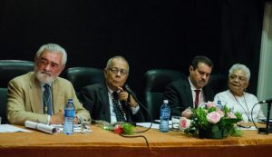 De izquierda a derecha los doctores Darío Villanueva, director de la RAE, Rogelio Rodríguez Coronel, director de la ACUL; Francisco Javier Pérez, Secretario General de la Asale, y Margarita Vásquez, directora de la Academia Panameña de la Lengua. Foto: Yander Zamora